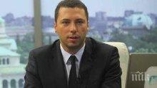 НАЗДРАВЕ! Косьо Караджов пие от обяд, брои си стотинките за бяло вино
