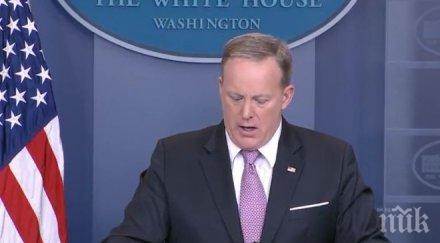 скандално бившият прессекретар белия дом шон спайсър обвинен кражба мини хладилник