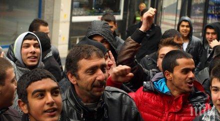 ромски протест благоевград заради смъртта гробаря кольо мишкаря