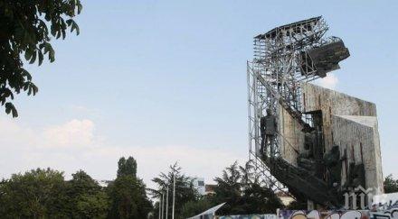 нова пречка бави премахването паметника ндк