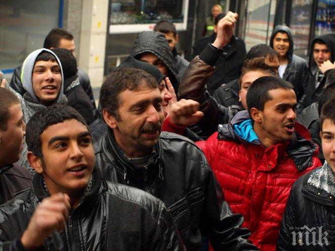 Ромски протест в Благоевград заради смъртта на гробаря Кольо Мишкаря!