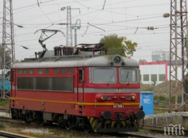 Влакът Русе-София е закъснял 70 минути, локомотивът се счупил