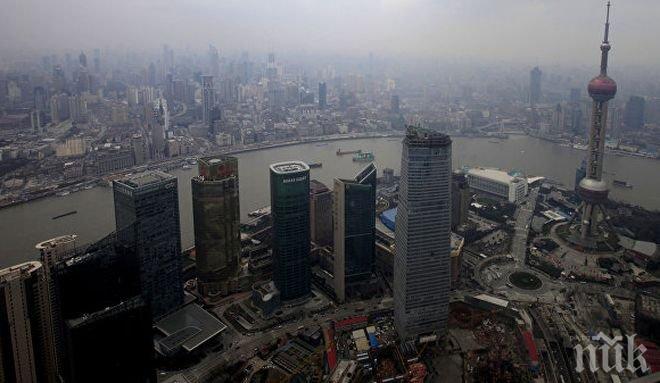 Инцидент! Петима загинали при срутване на сграда в Шанхай (ВИДЕО)