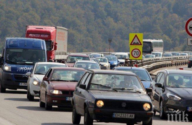 ВНИМАНИЕ! Тапа на „Владая“, колоната от коли е 2,5 километра