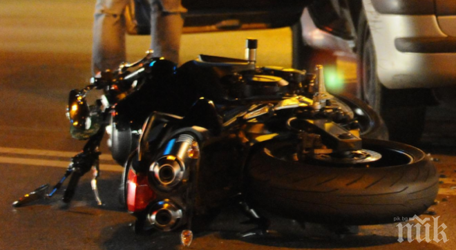 СМЪРТОНОСЕН УДАР! Момче на 16 с мотор се размаза в бетонна преграда