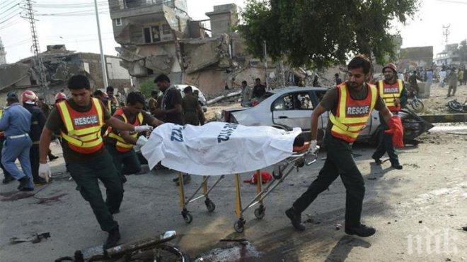 ИЗВЪНРЕДНО! Касапница в Лахор! Терорист на мотор уби 25 души