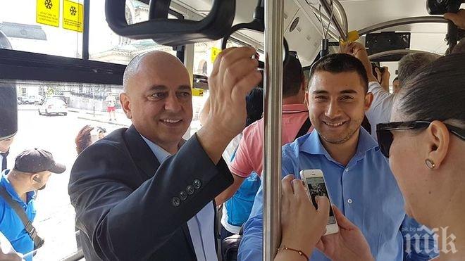 Зам.-министър се качи в новите еко автобуси на София 