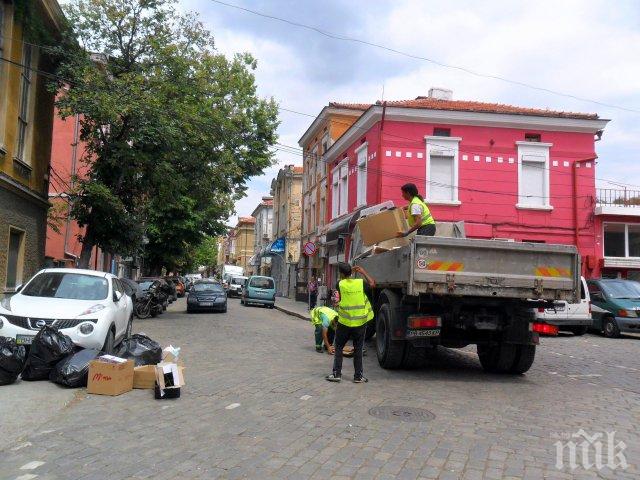 Жестоки санкции в Пловдив! 4 бона глоба за кашони на тротоара