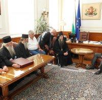 Шефът на парламента Димитър Главчев се срещна с монаси от Света Гора