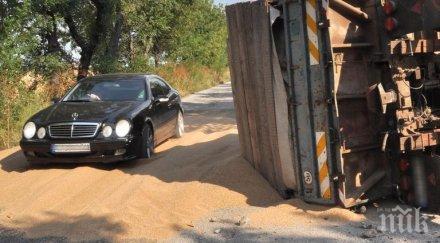 тапа хемус тирът обърна карал пшеница полицаи отбиват движението една лента