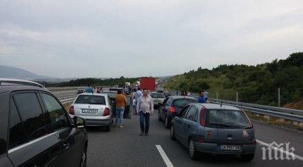 двама гърци катастрофирали струма