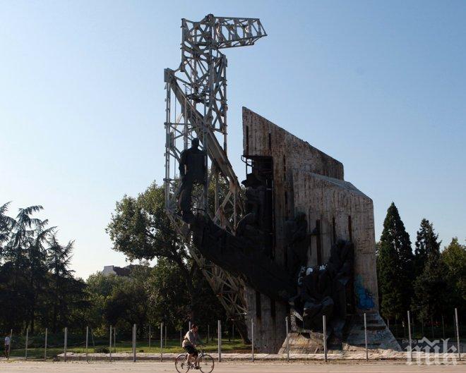 КРАЙ! Паметникът пред НДК остана в историята
