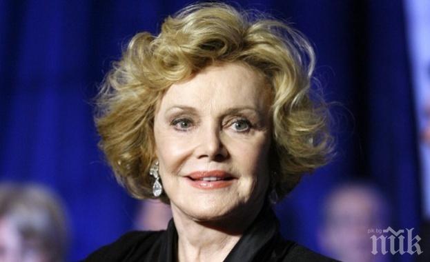 Почина последната жена на Синатра