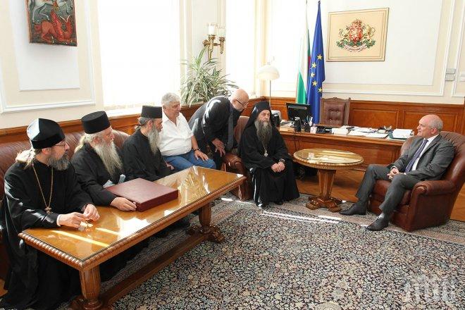 Шефът на парламента Димитър Главчев се срещна с монаси от Света Гора
