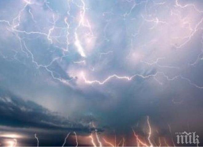 ПАНИКА! Взрив в небето над Нигерия превърна нощта в ден