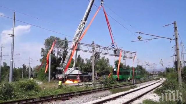 Инцидент при разтоварването на трамвайна мотриса по чудо не взе жертви