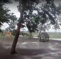 Стихия! Буря разруши купола на ремонтирания наскоро спортен комплекс в Тува (ВИДЕО)