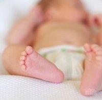 Аномалия! В Индия се роди бебе, „бременно“ със собствения си брат-близнак