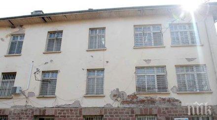 режат леглата лудниците пестят пари