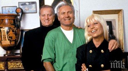 скандал филм джани версаче любовникът дизайнера обвини режисьора изопачаване истината снимки