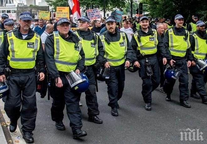 ЕКШЪН В ЛОНДОН! Арестуваха протестиращи след сблъсък с полицията