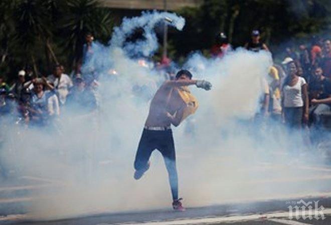 СКАНДАЛ! Произведените в Израел „миризливи бомби“ не миришат достатъчно, че да разпръскат протестите в Индия