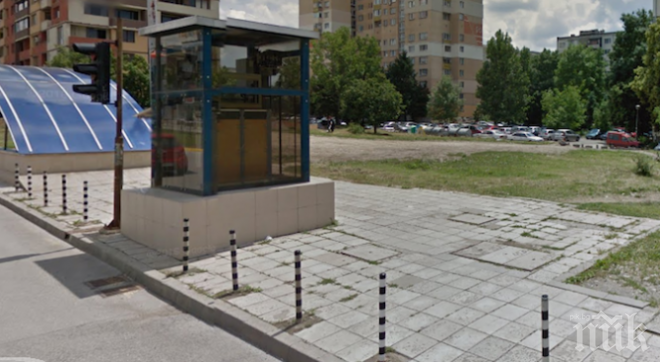 Асансьорът на метрото в Младост е заседнал е заради токов удар