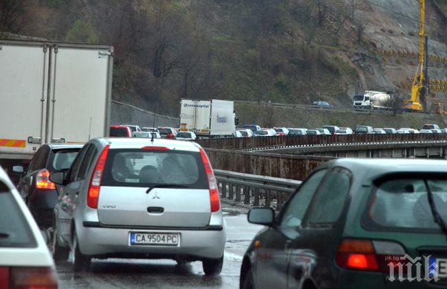 Възстановиха движението по автомагистрала Струма 