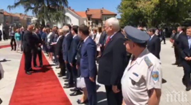 ПЪРВО В ПИК! Борисов пристигна в Скопие - посрещнаха го с почести и българския химн (ВИДЕО/СНИМКИ/ОБНОВЕНА)