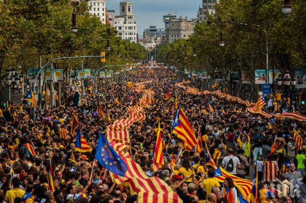 Става интересно! Каталунски депутати искат независимост от Испания