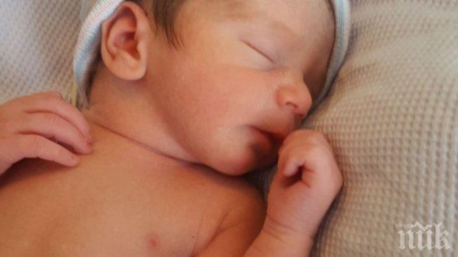 Роденото по време на полет бебе ще има уникален паспорт