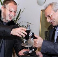 Превръщат в танци жестовете на Доган и Станишев