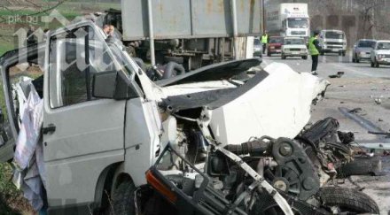 човек загина трима тежко ранени катастрофа пътя софия варна