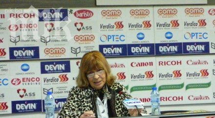 годишна журналистка хвърли брани бойко поиска прошка