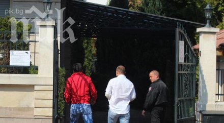 майката лара смени фирмата охрана снимки