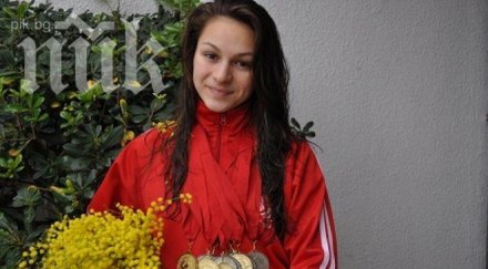 варненка стана балканска шампионка плуване