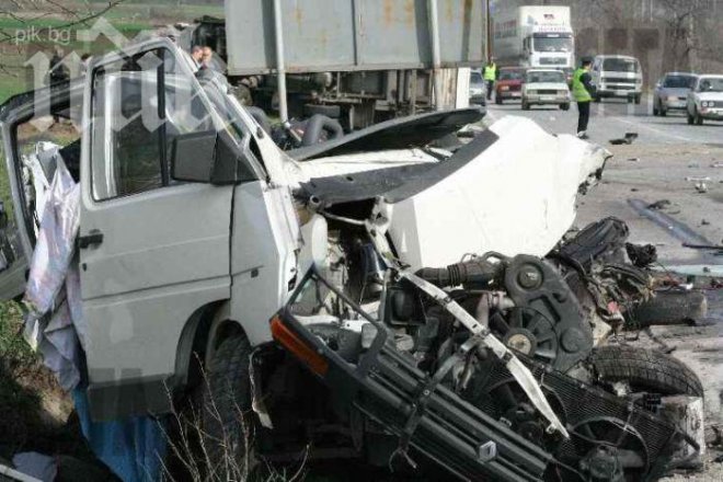 Човек загина, трима са тежко ранени при катастрофа на пътя София-Варна