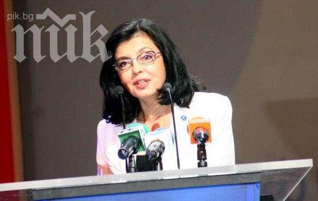 Меглена Кунева тръгва към Асеновград