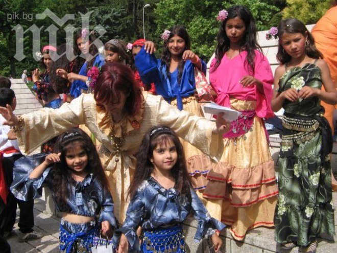 Сексуалното образование става задължително за ромите