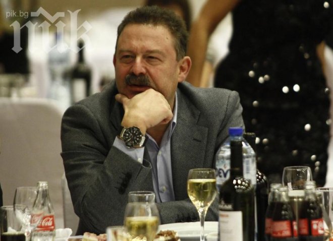 Митко Цонев си брои въпросите, не се сеща питал ли е за Миро Найденов