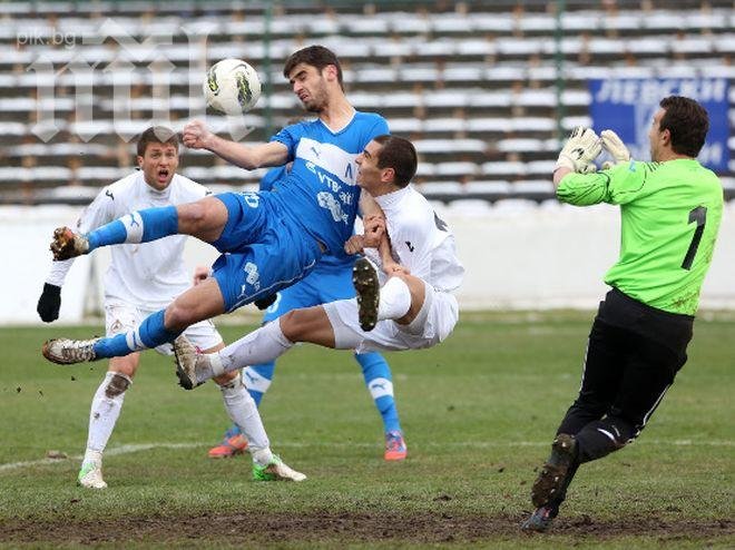 Левски без петима титуляри в реванша срещу Локомотив (Сф)