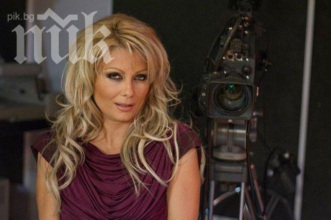 Венета Райкова във Фейсбук: Уикенд лъже, че имам паркинг