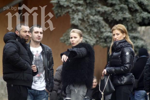 Съпругата на Брендо слага страховита охрана на Лара