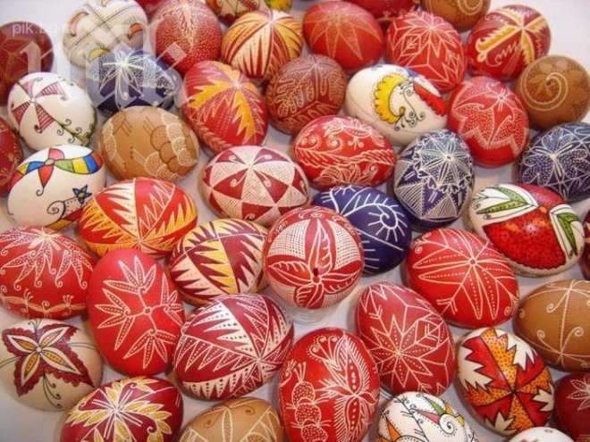 Боядисваме 2500 яйца за 3 минути за рекорд на Гинес