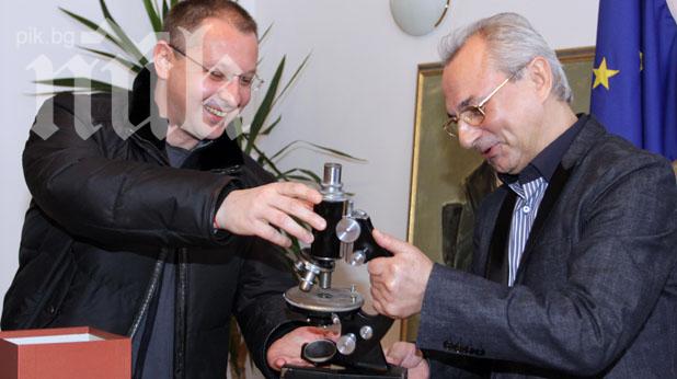 Превръщат в танци жестовете на Доган и Станишев