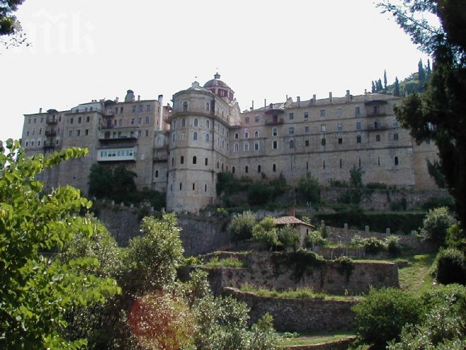 Монасите в Атон поръчали 1/2 тон сьомга за Гергьовзен