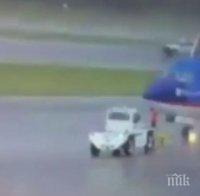 По чудо! Работник на летище във Флорида оцеля след удар от мълния (ВИДЕО)