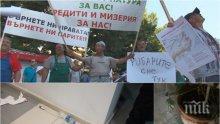 ЕКСКЛУЗИВНО И ПЪРВО В ПИК! Вижте кадри от кървавото меле с протестиращи в Балчик (СНИМКИ/ВИДЕО)
