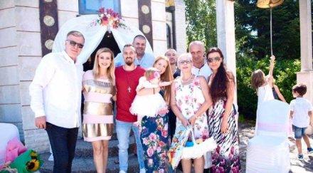 илиана наско кръстиха внучката навръх илинден снимки