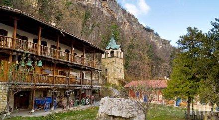 страшните дупки пътя преображенския манастир правителството отпусна 250 хил ремонт шосето моста шемшево